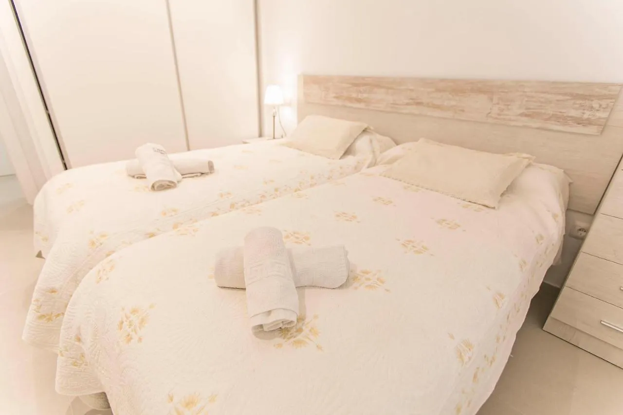 Carabeo 2 Dorm Nerja公寓